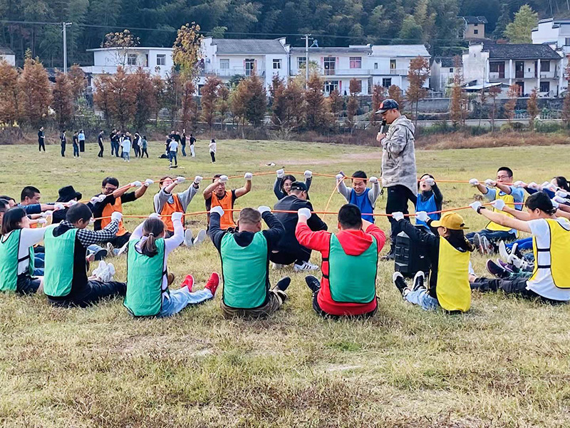 不忘初心、繼續(xù)前行、同心同行、勇攀高峰——屯溪城建投公司開展“不忘初心、牢記使命”主題教育素質(zhì)拓展訓練